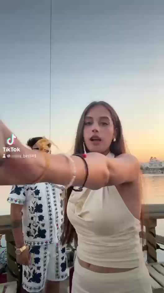 @Sharan Gandhi  🇮🇳🇳🇵🇩🇪