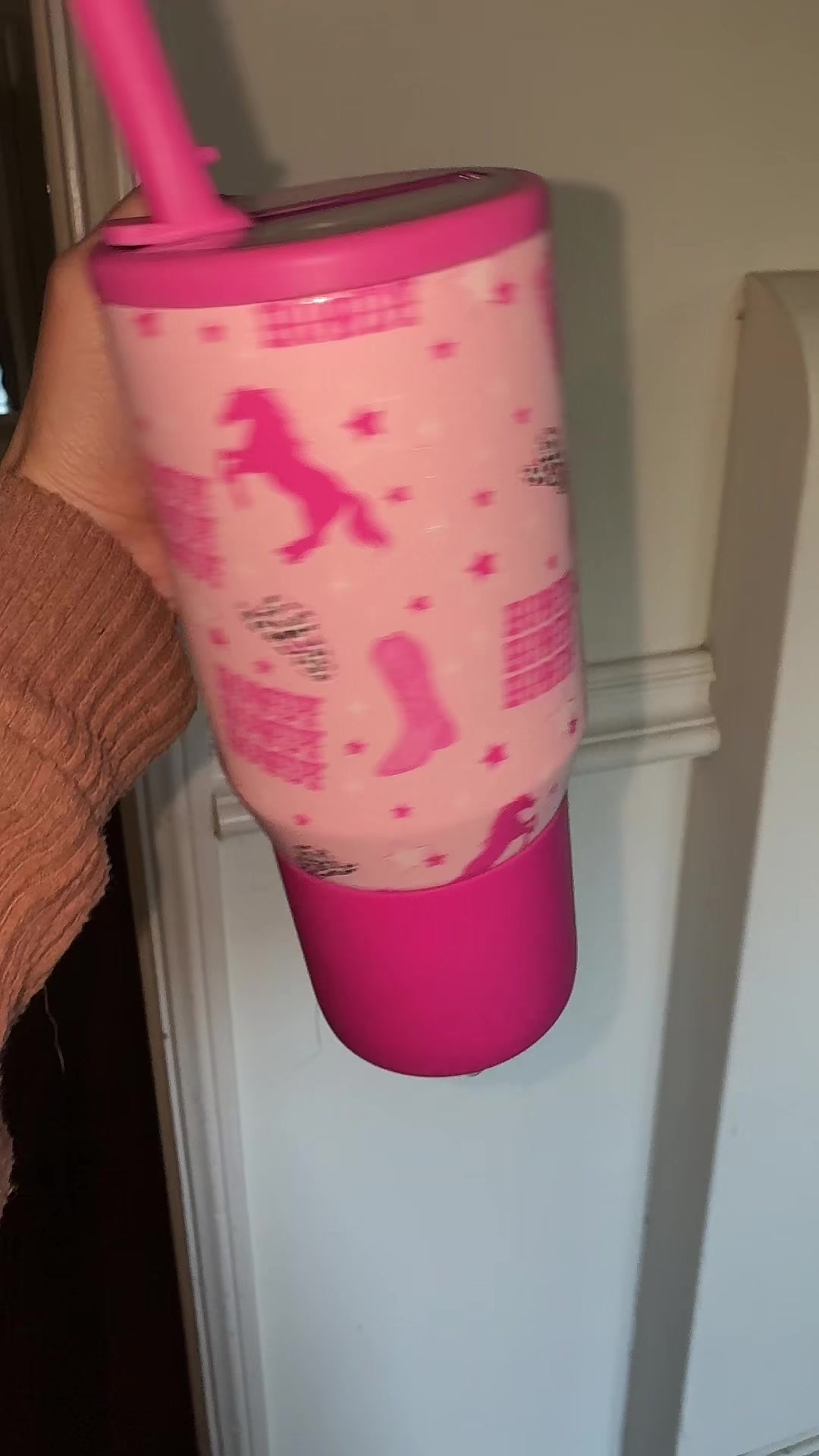 @sarahwinesalot