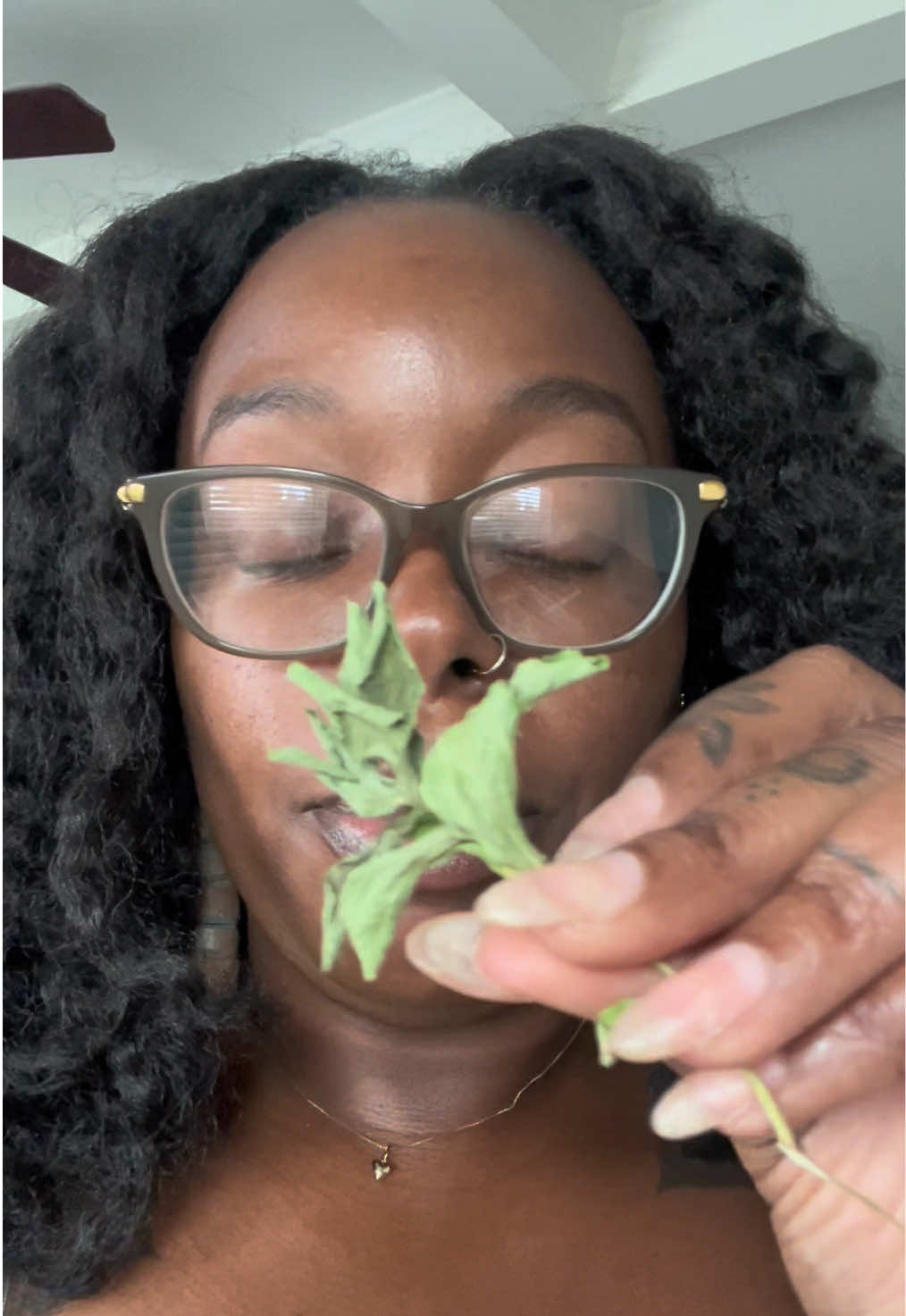 @Essencetheherbalist