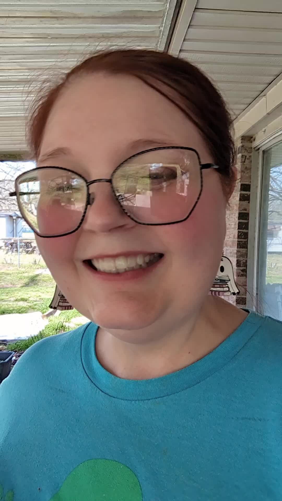@GeekyNoelleLovesToRead