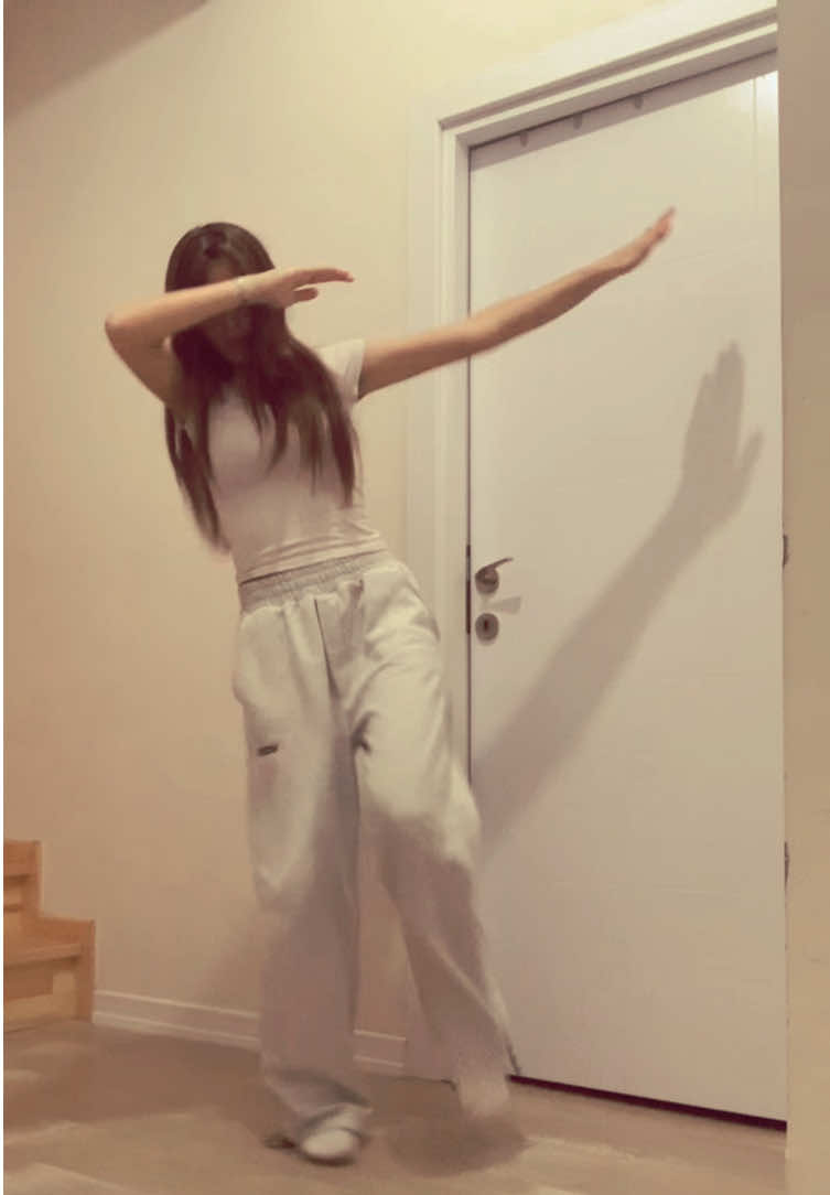 @👩🏻&zwj;🦲