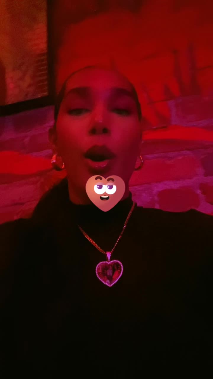 @Lili trenza una 🇩🇴en usa🇺🇸