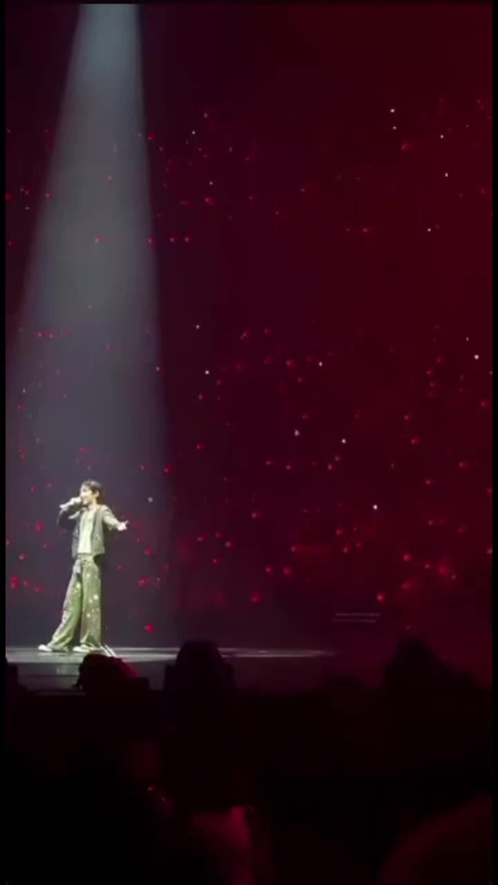 @𝑮𝒐𝒍𝒅𝒆𝒏 𝑱𝒌 ☆