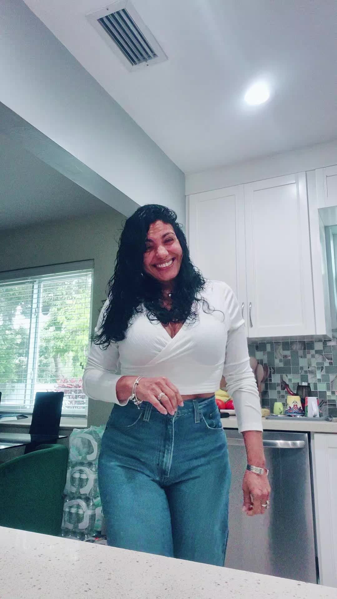 @yanitborrero