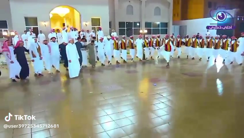 @ڤرقة آخوإن عـآيٌـل🤍🌼.