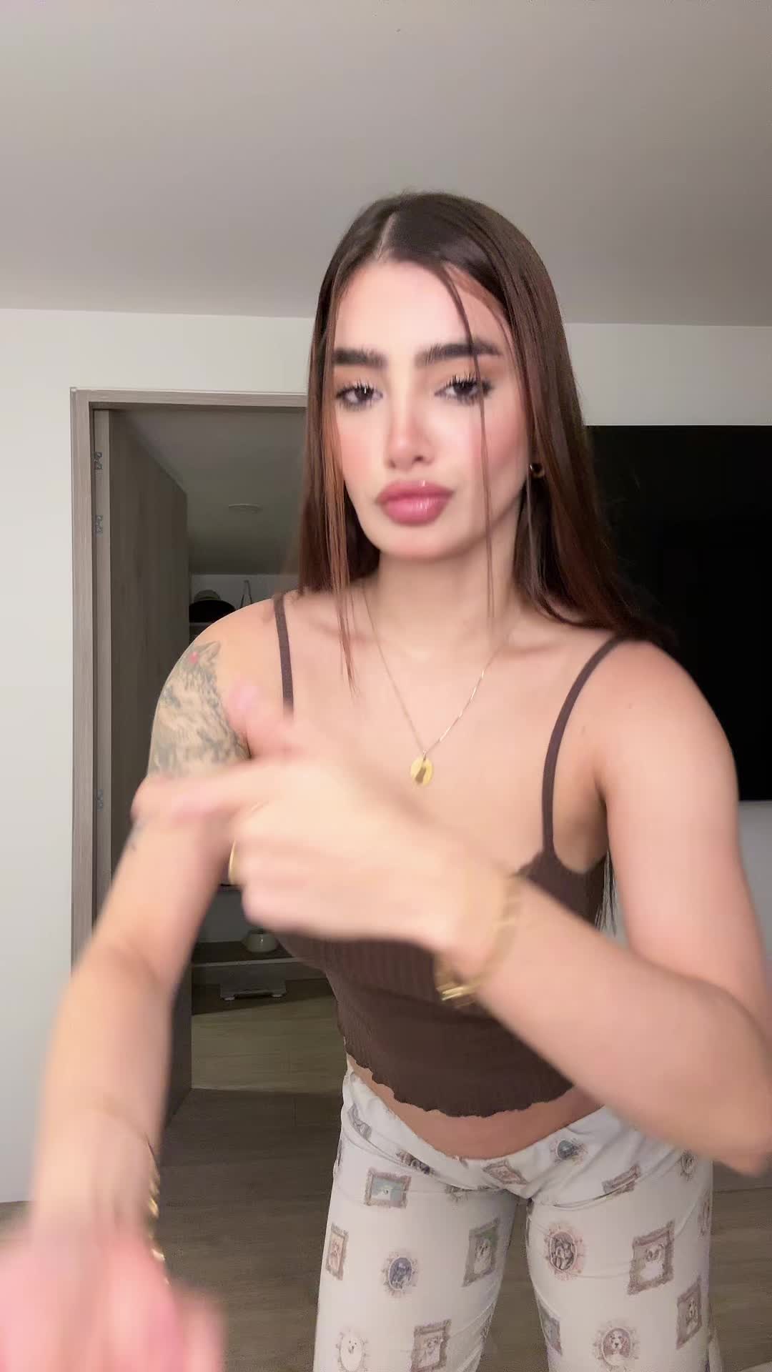 @LAURA SAHAR