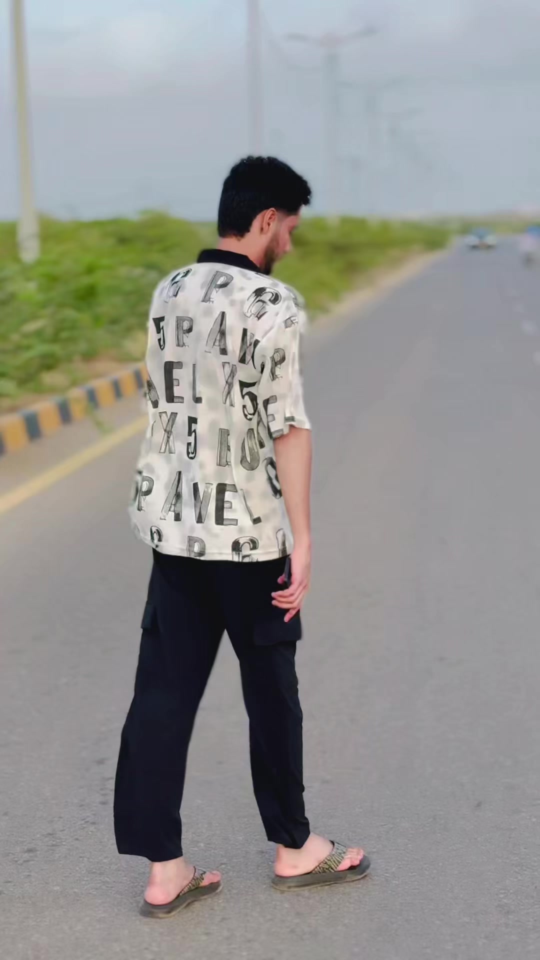 @𝓜𝓻_𝓩𝓮𝓮𝓼𝓱𝓾
