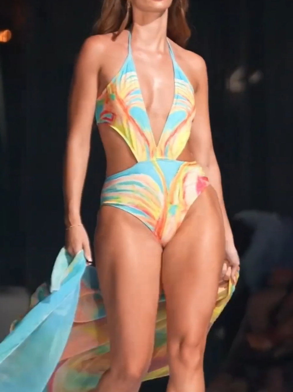 @FASHIONUDIRA