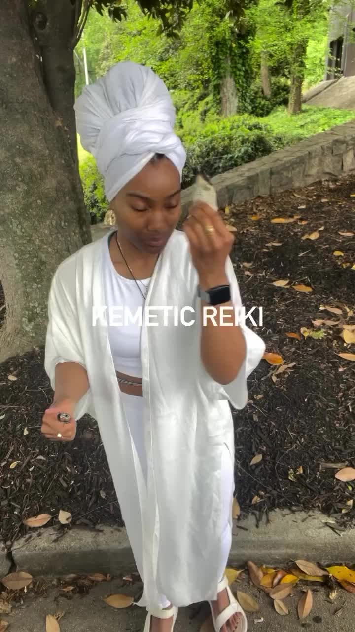 @TheeJamesiaMonroe