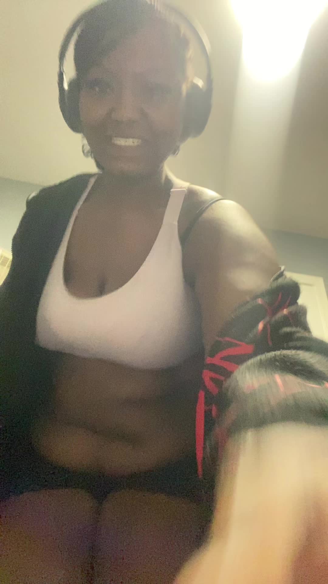 @liyah👩🏽&zwj;❤️&zwj;💋&zwj;👩🏾