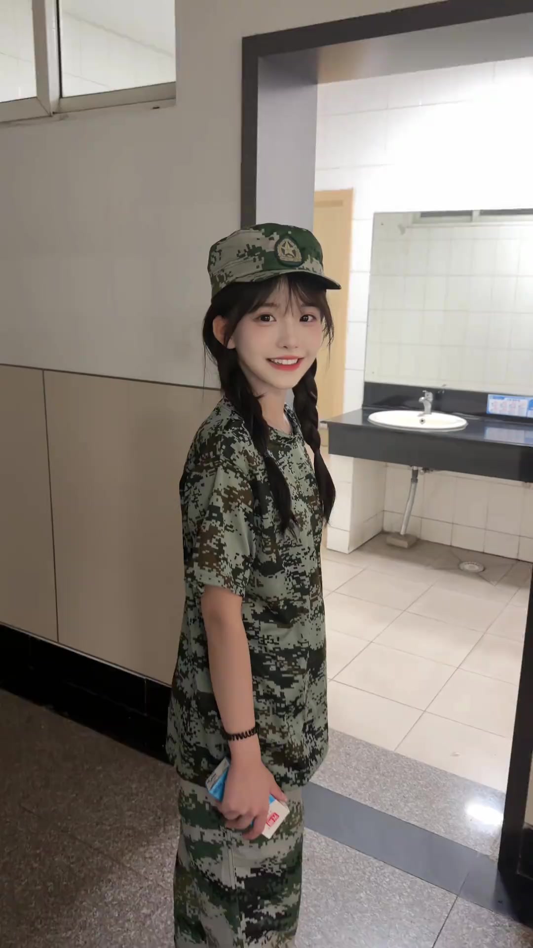 @zуηηηη 夏不萌 𝙛𝙩 𝙎𝙂