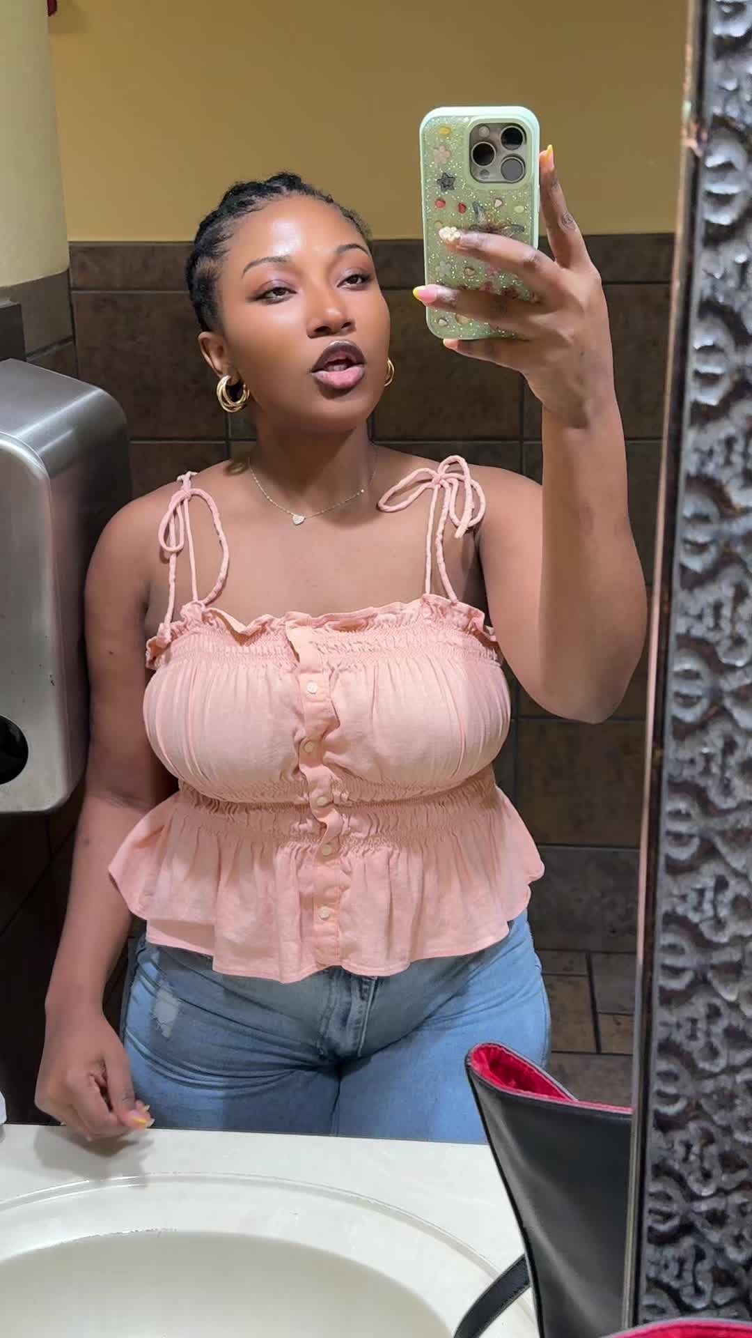 @QINAH🤏🏽
