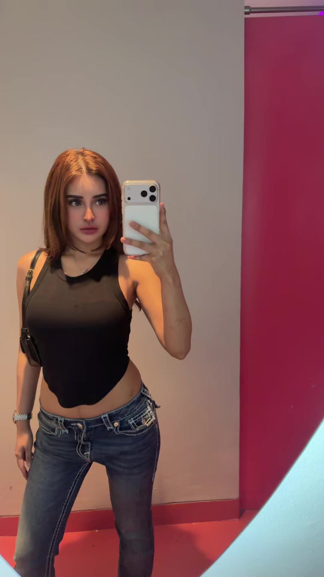 @lauraaas__