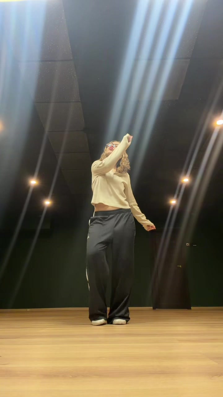 @Лера🦦