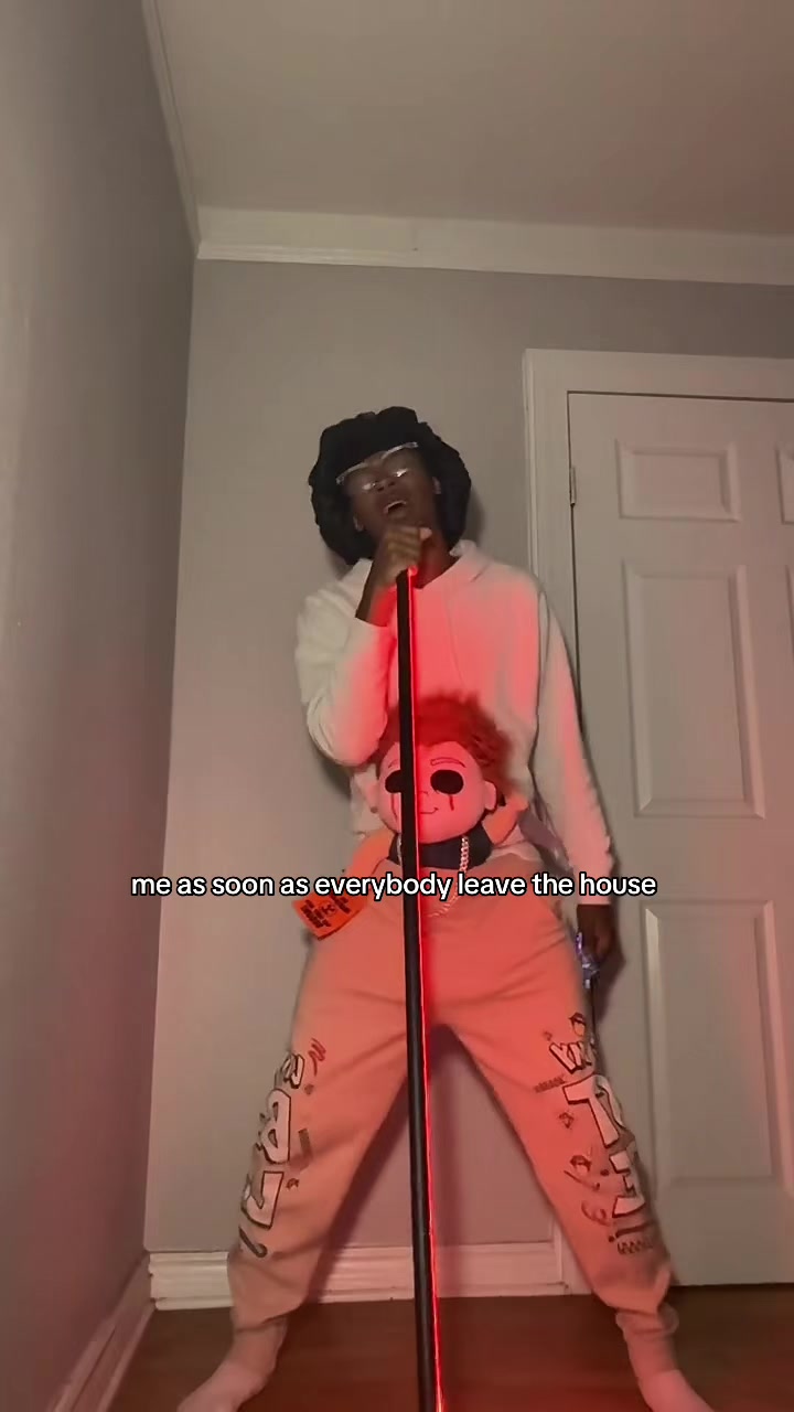 @Dee🧸