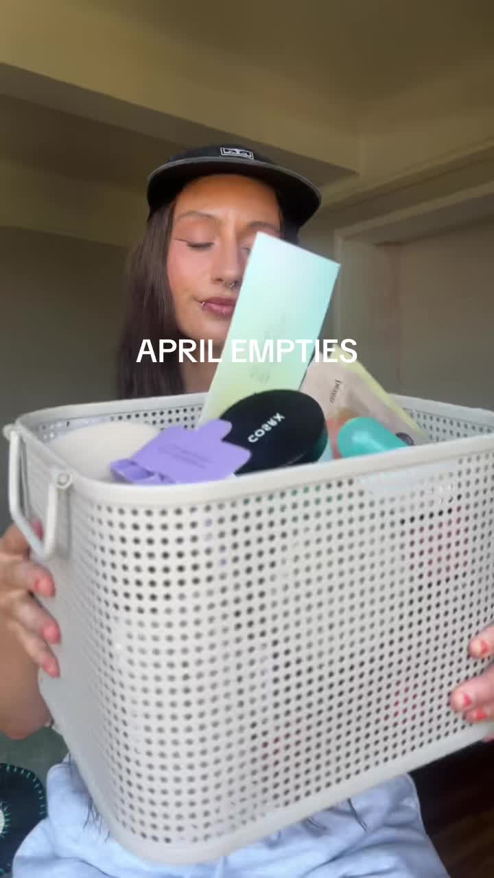 @Emily 🌙🍒✨🖤