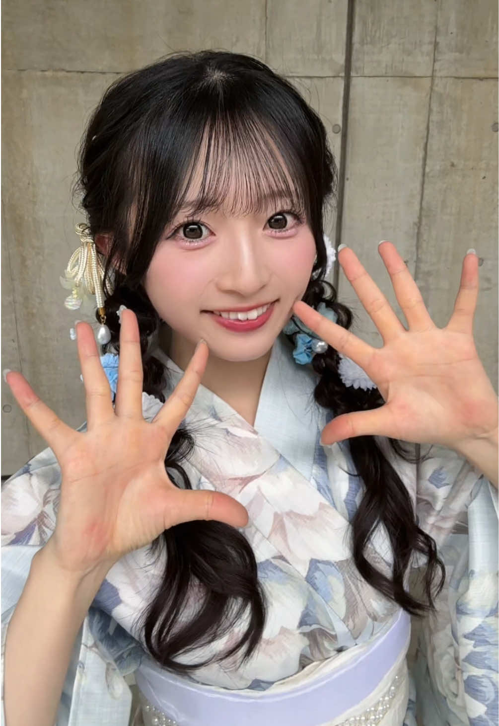 @秋山由奈