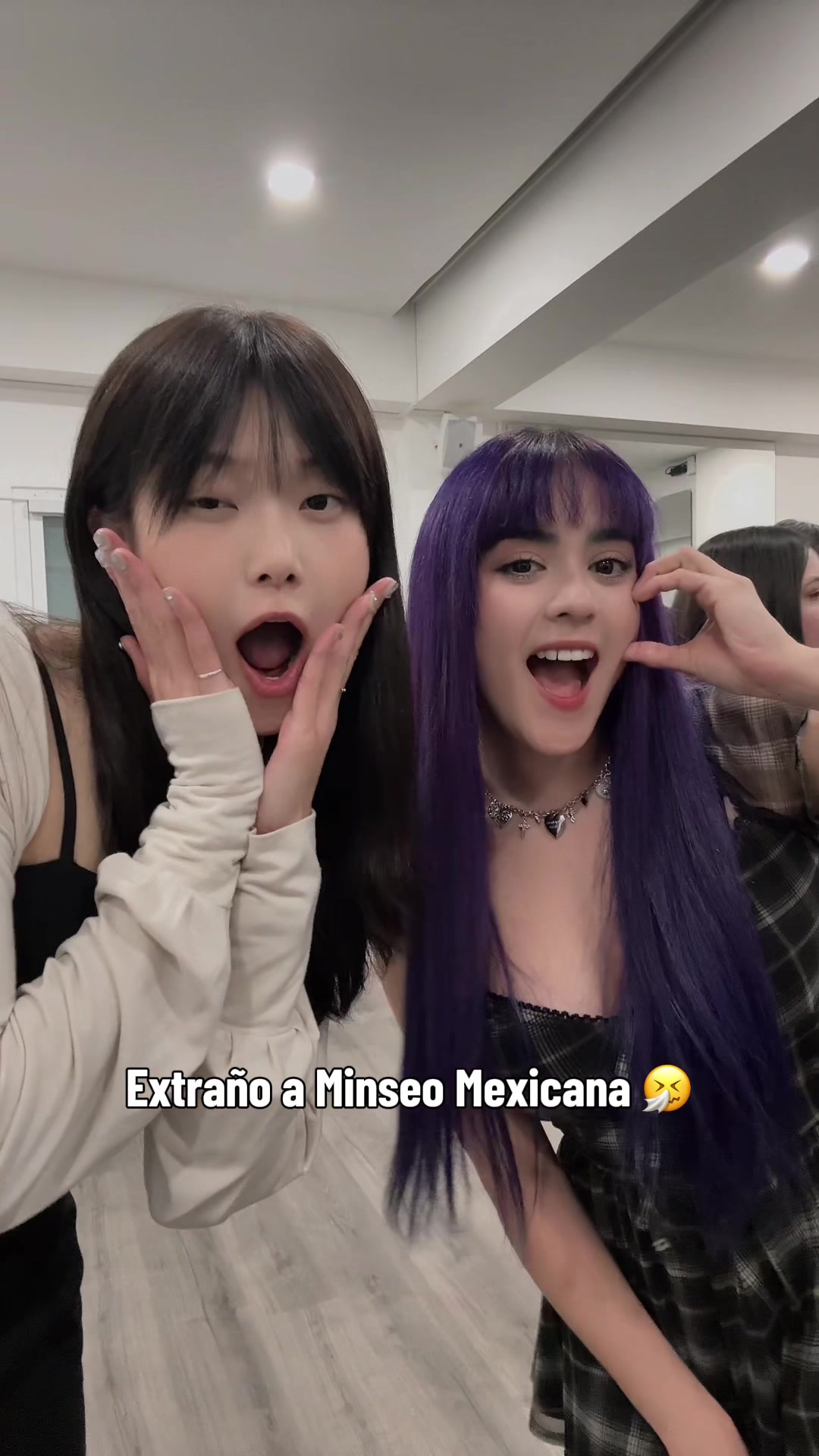 @anahiposada_