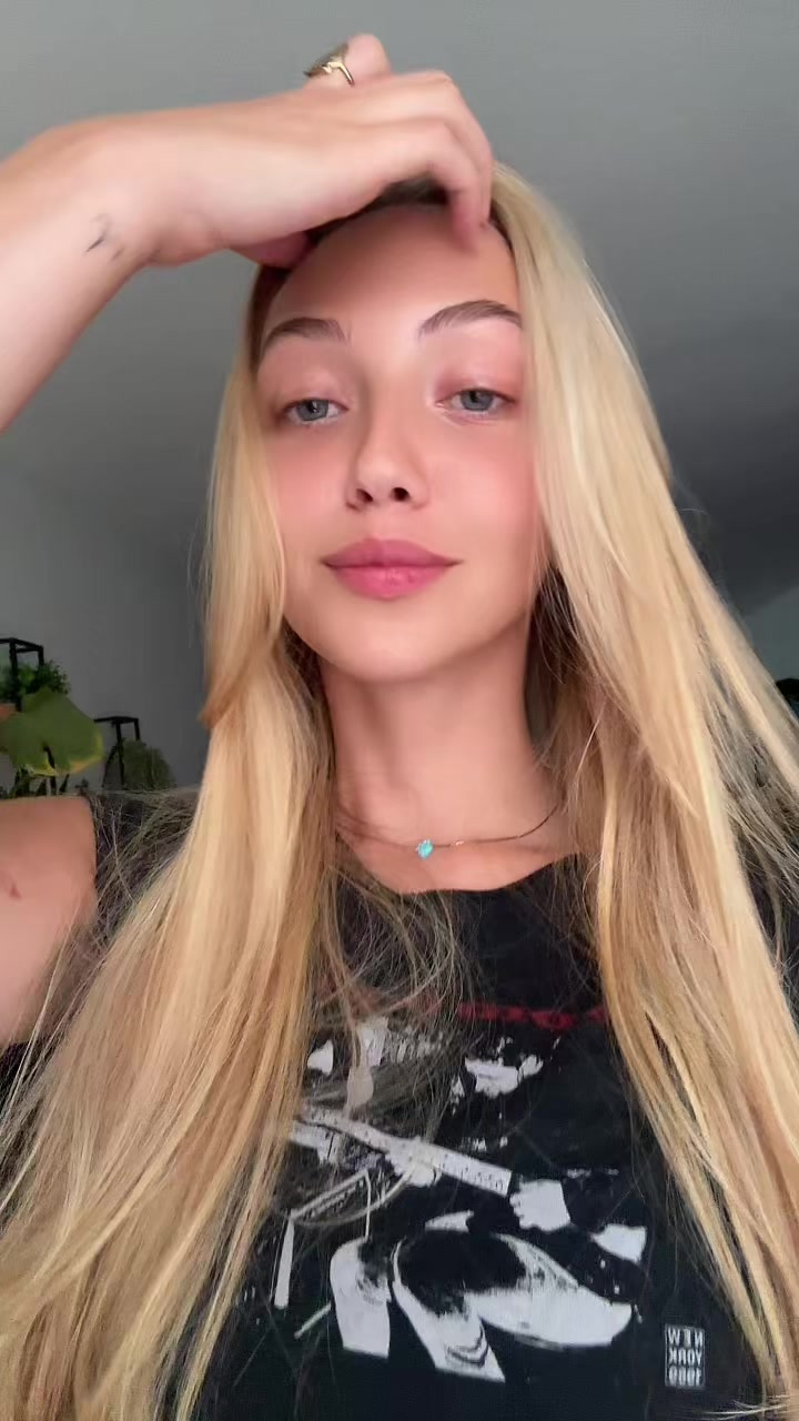 @Ella.