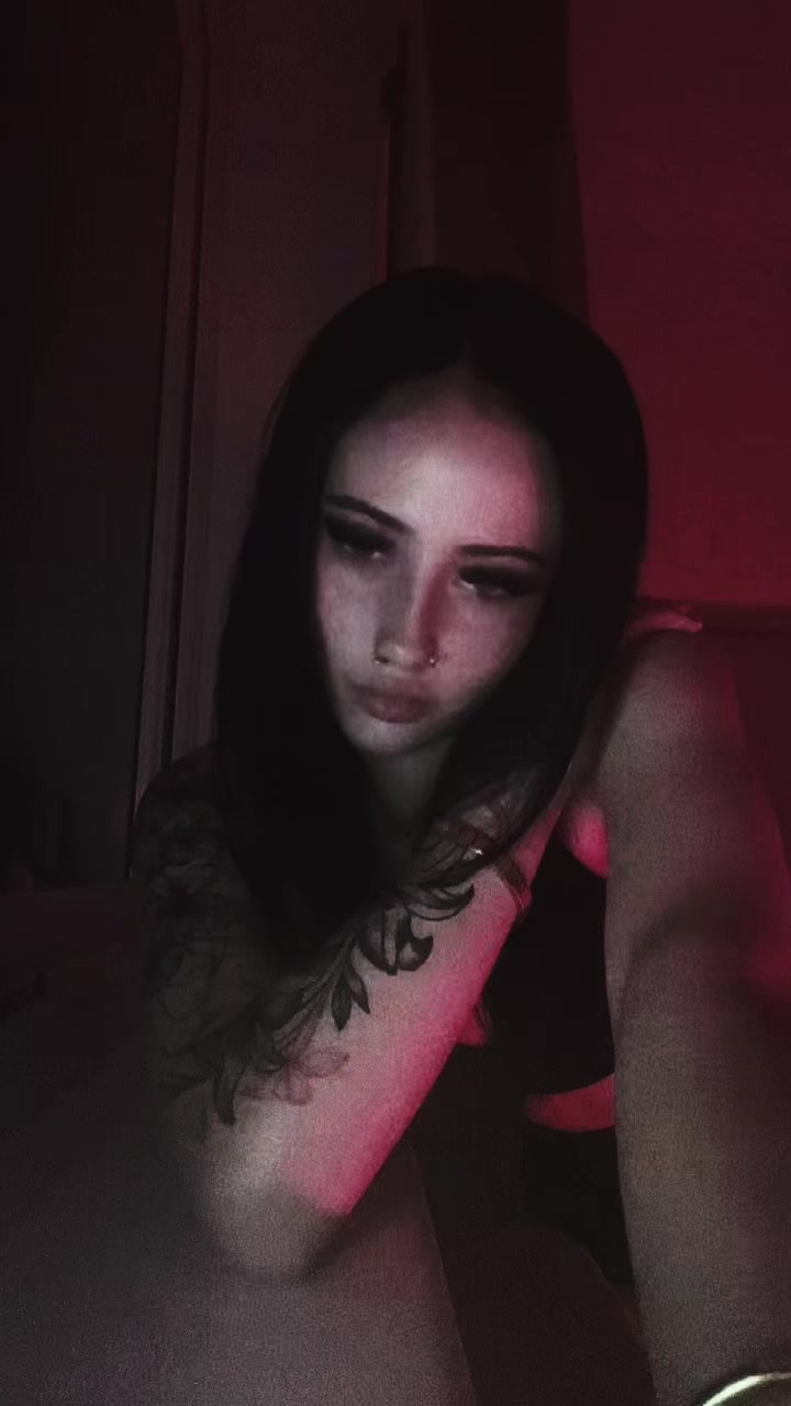 @tilly🩸