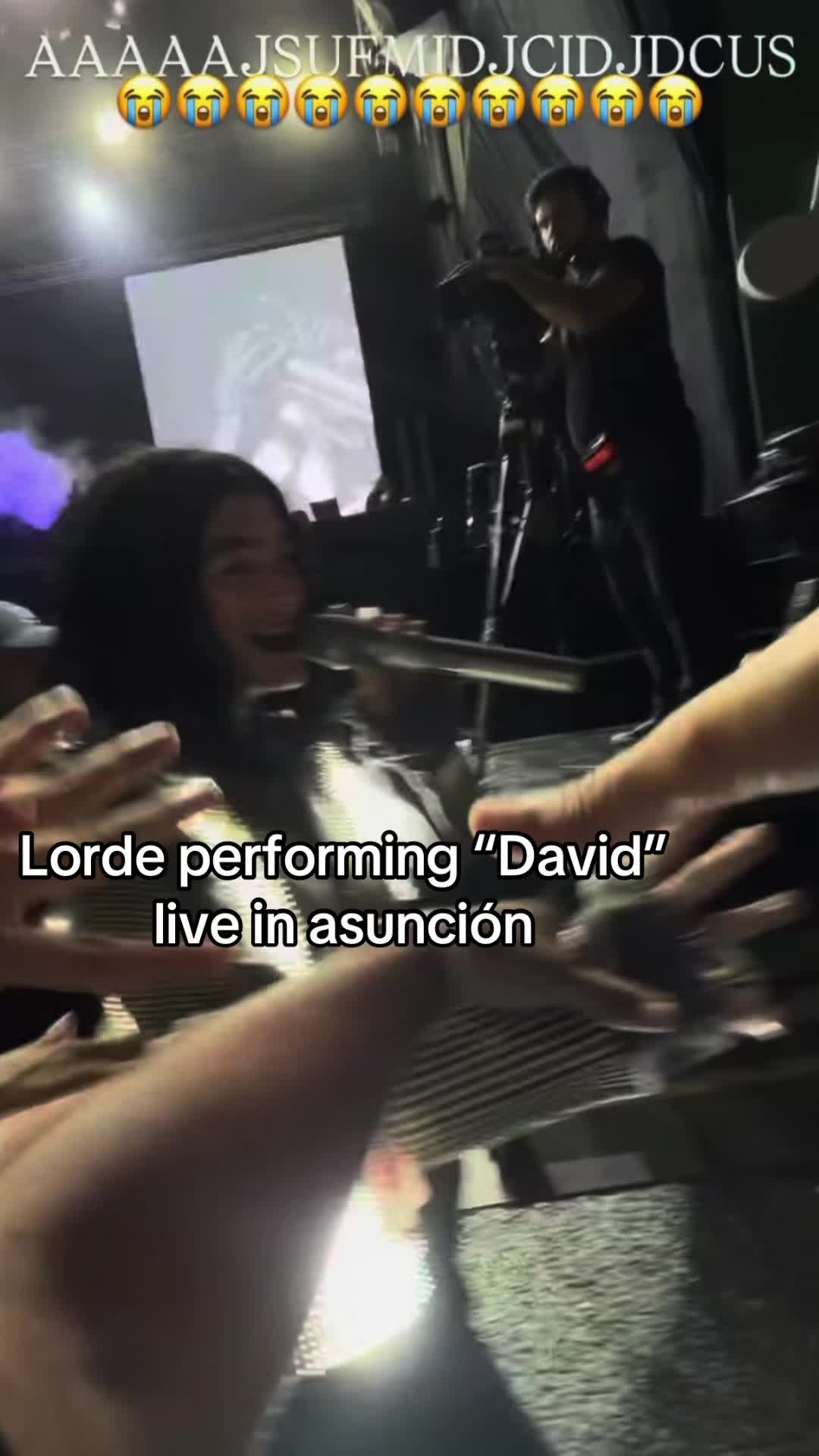 @Lorde Fanpage