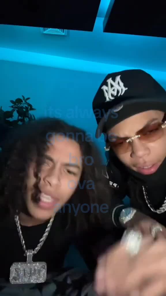 @•