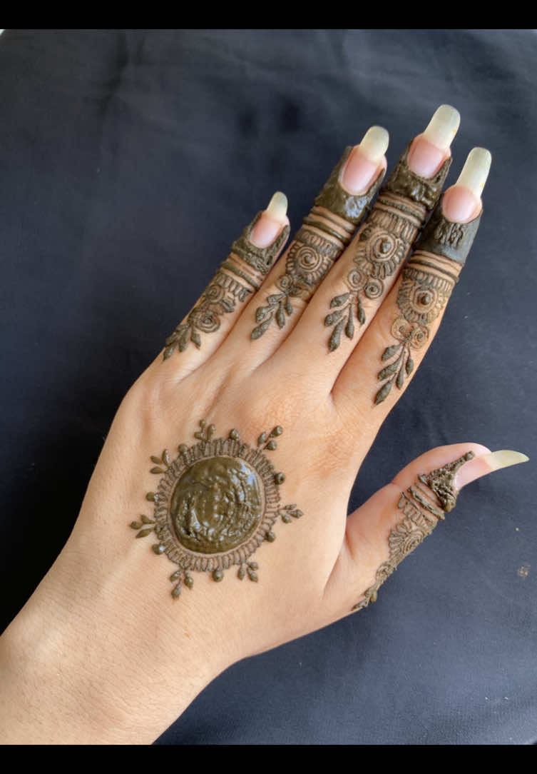 @Afifa_henna