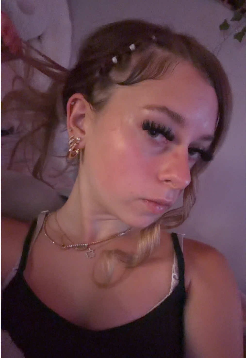 @𖧐