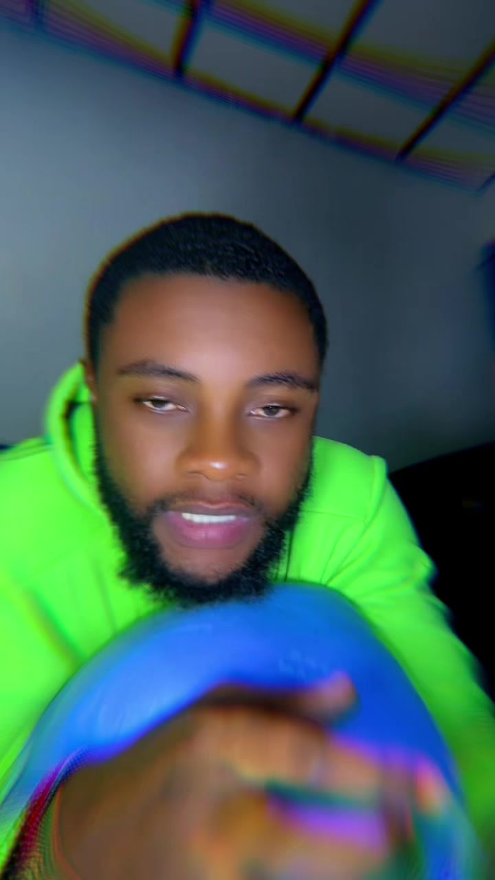 @THE GREEN HOODIE GUY ๐๐