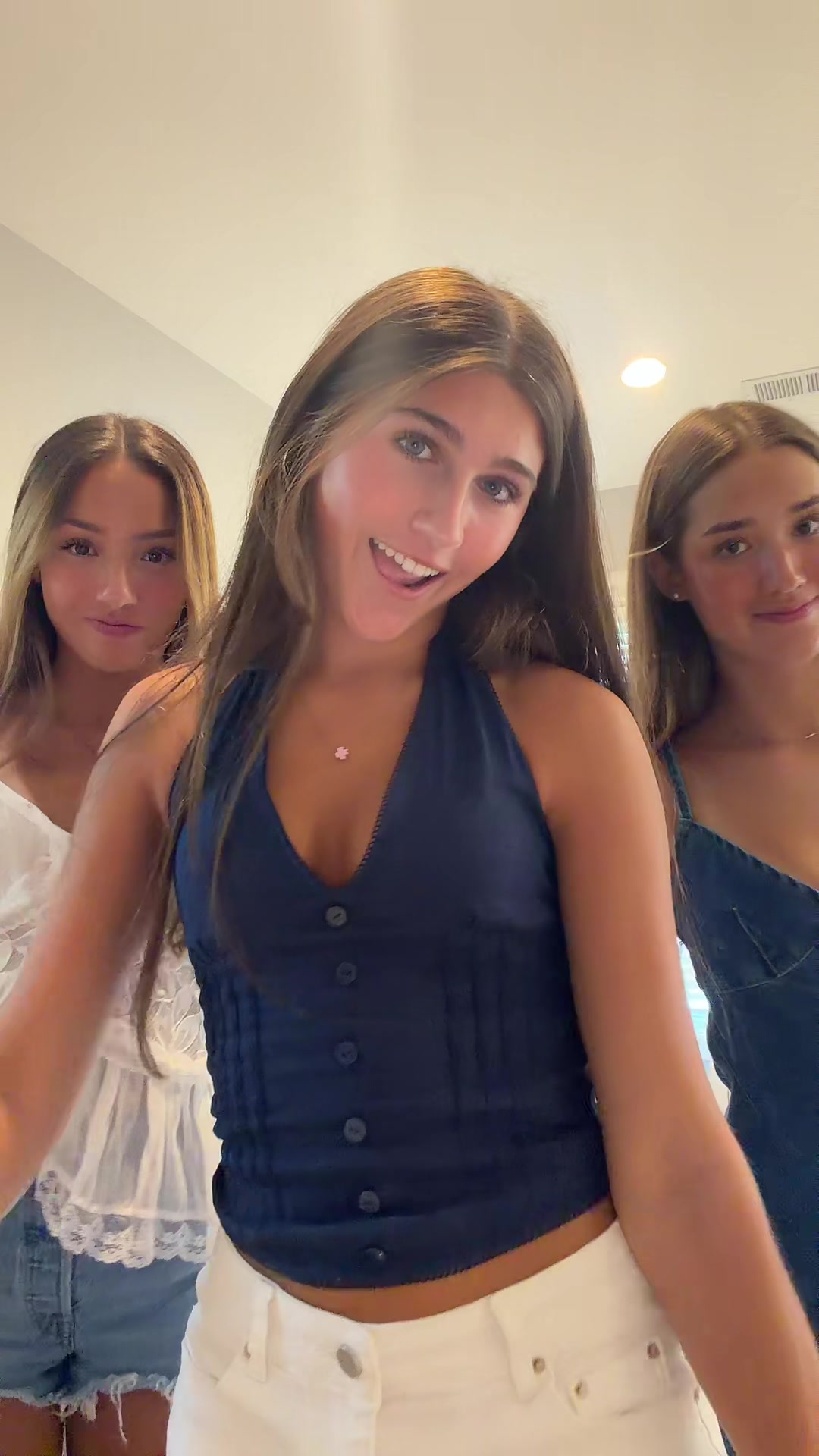 @bella