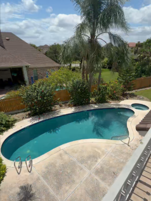 @Ernesto Lozoya REALTOR®