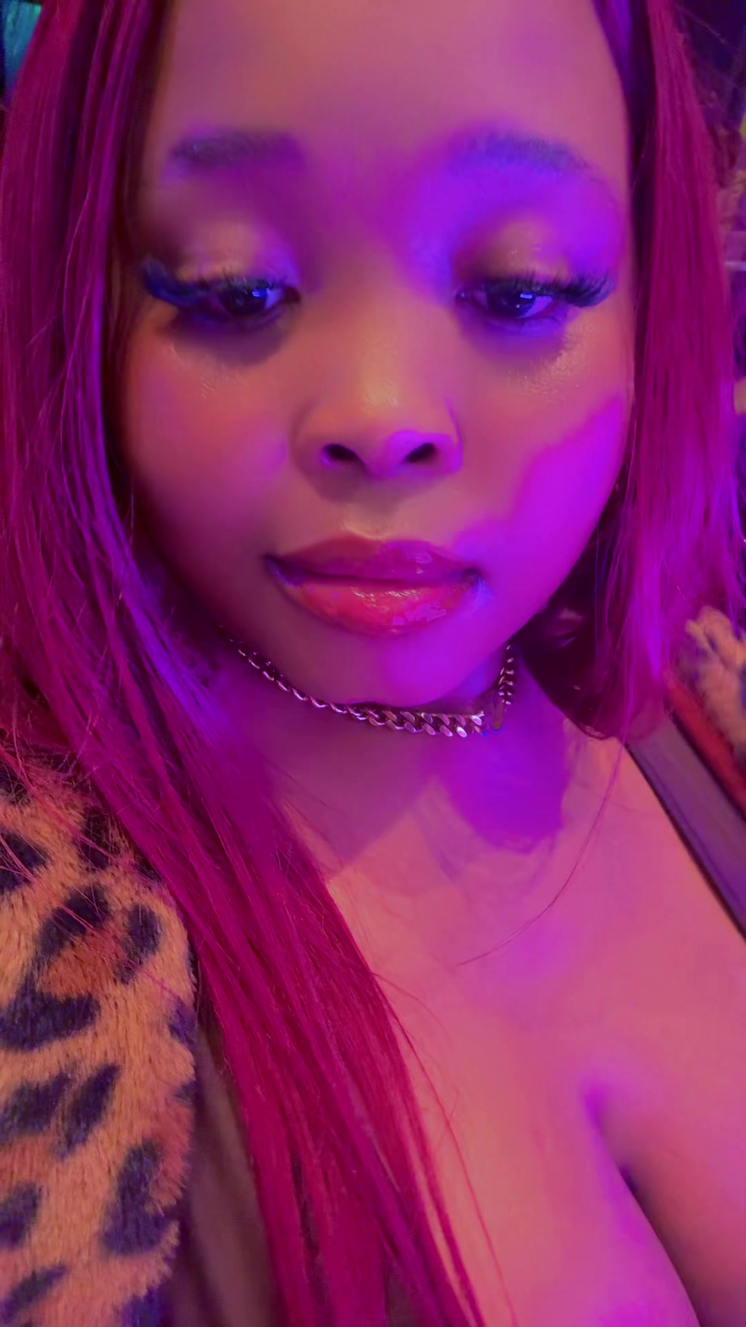 @Curvilicious 🥰F