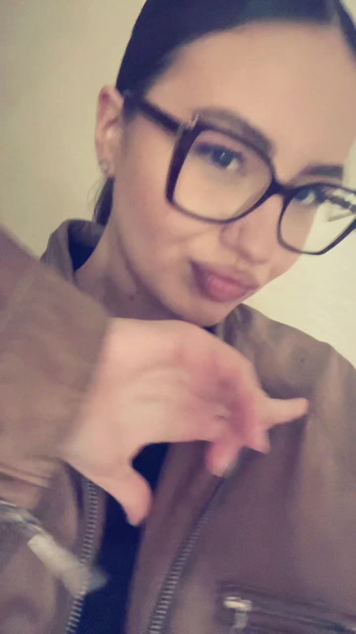 @🦅