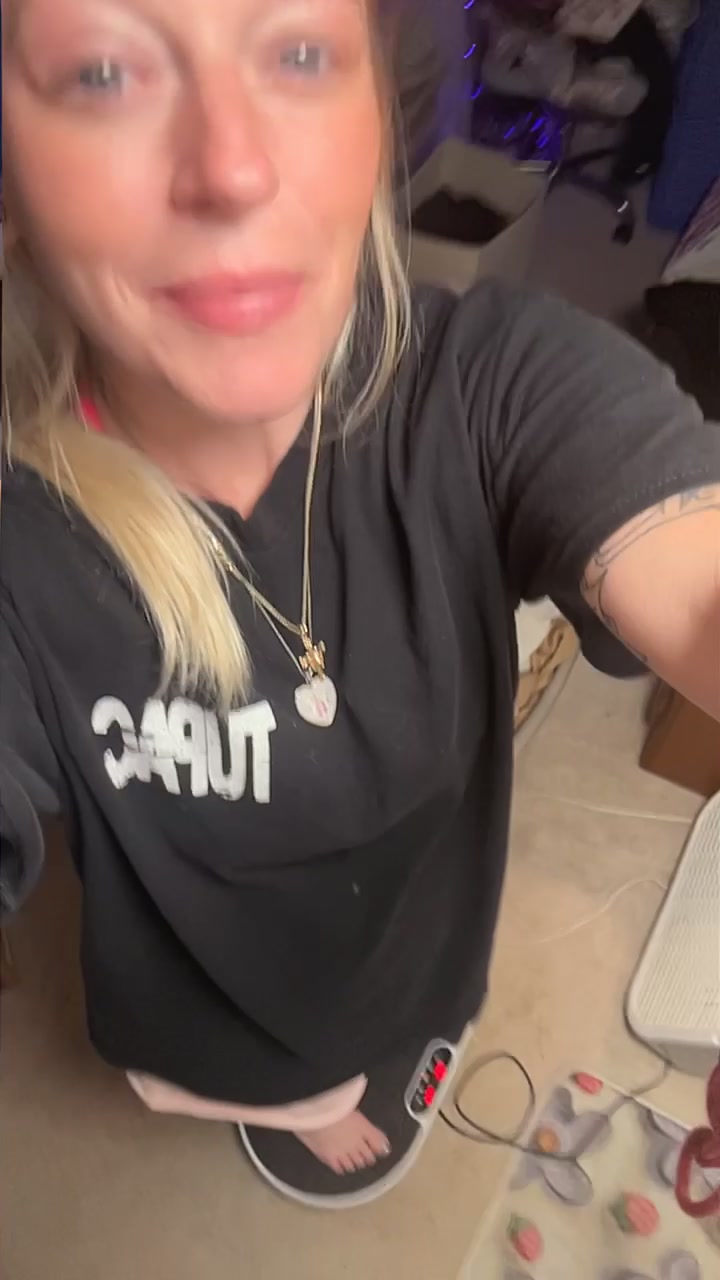 @queenbee03