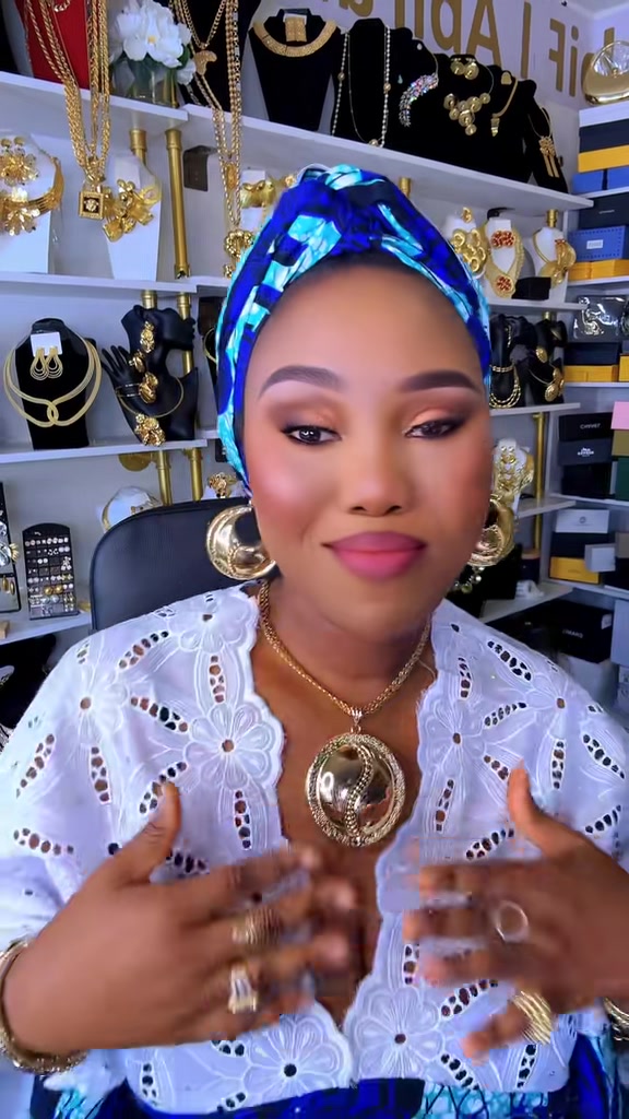 @AbiFabbz jewelry 🇨🇦🇺🇸🇬🇧