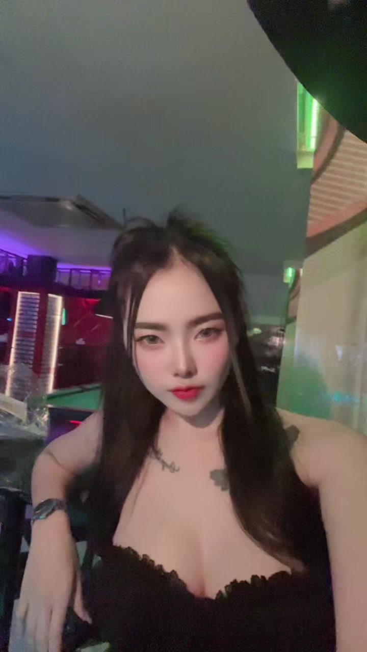 @Praewwee