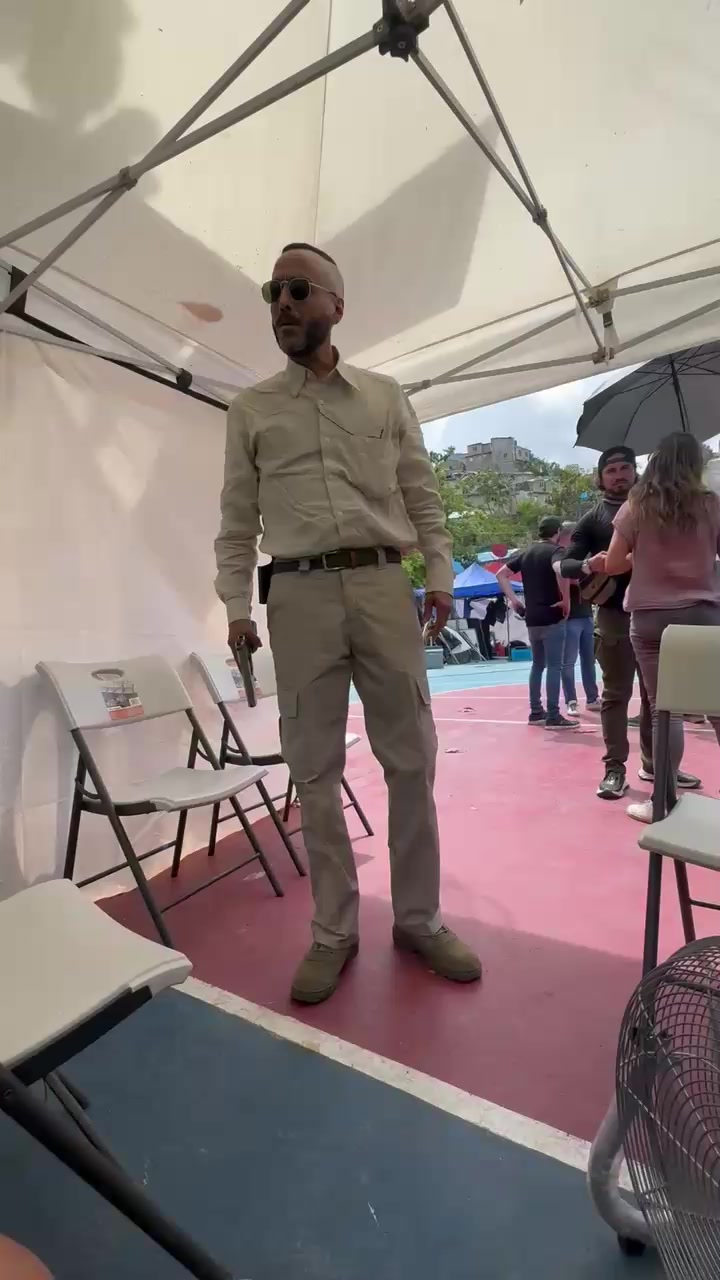@3 Due&ntilde;os