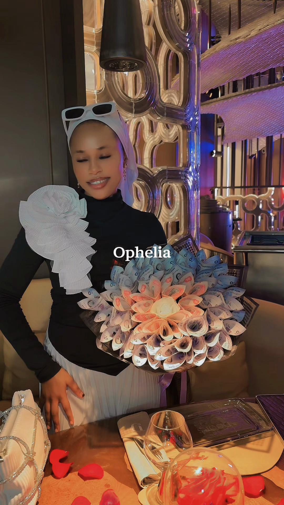 @𝐌𝐬 𝐋𝐮𝐱𝐮𝐫𝐲💎