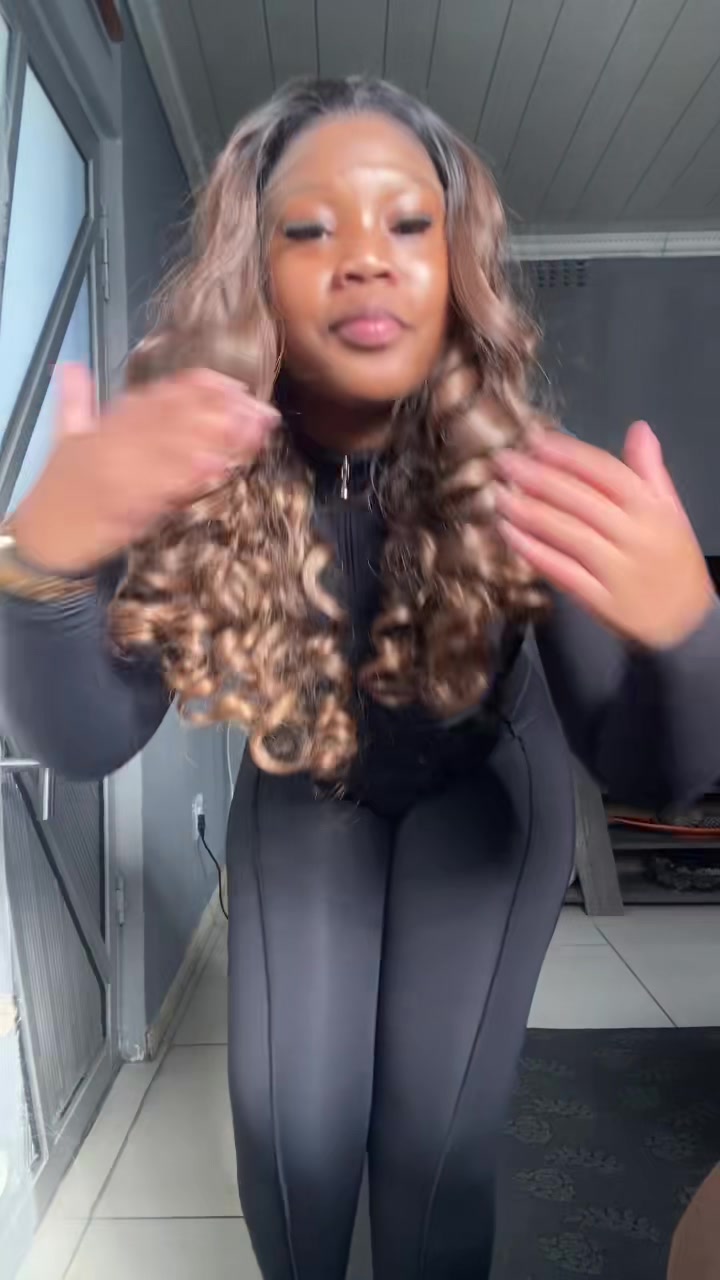 @_Voyi_