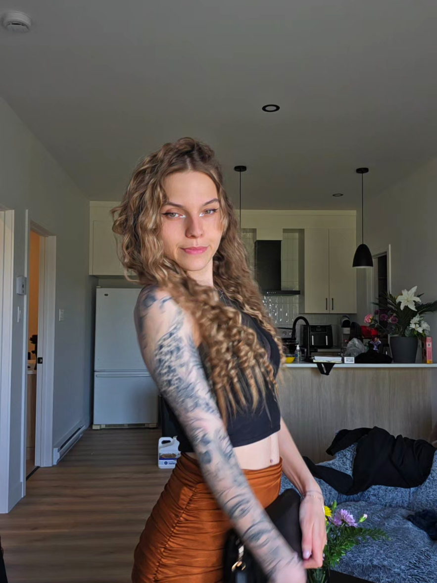 @H&eacute;l&eacute;na🖤