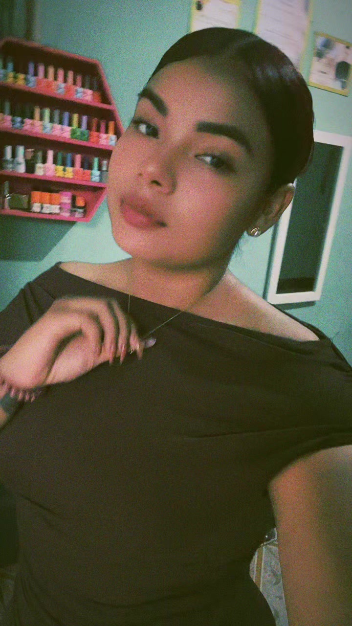 @Stacy Mendoza / Manicurista