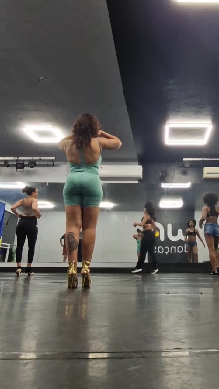 @Mirela Perez