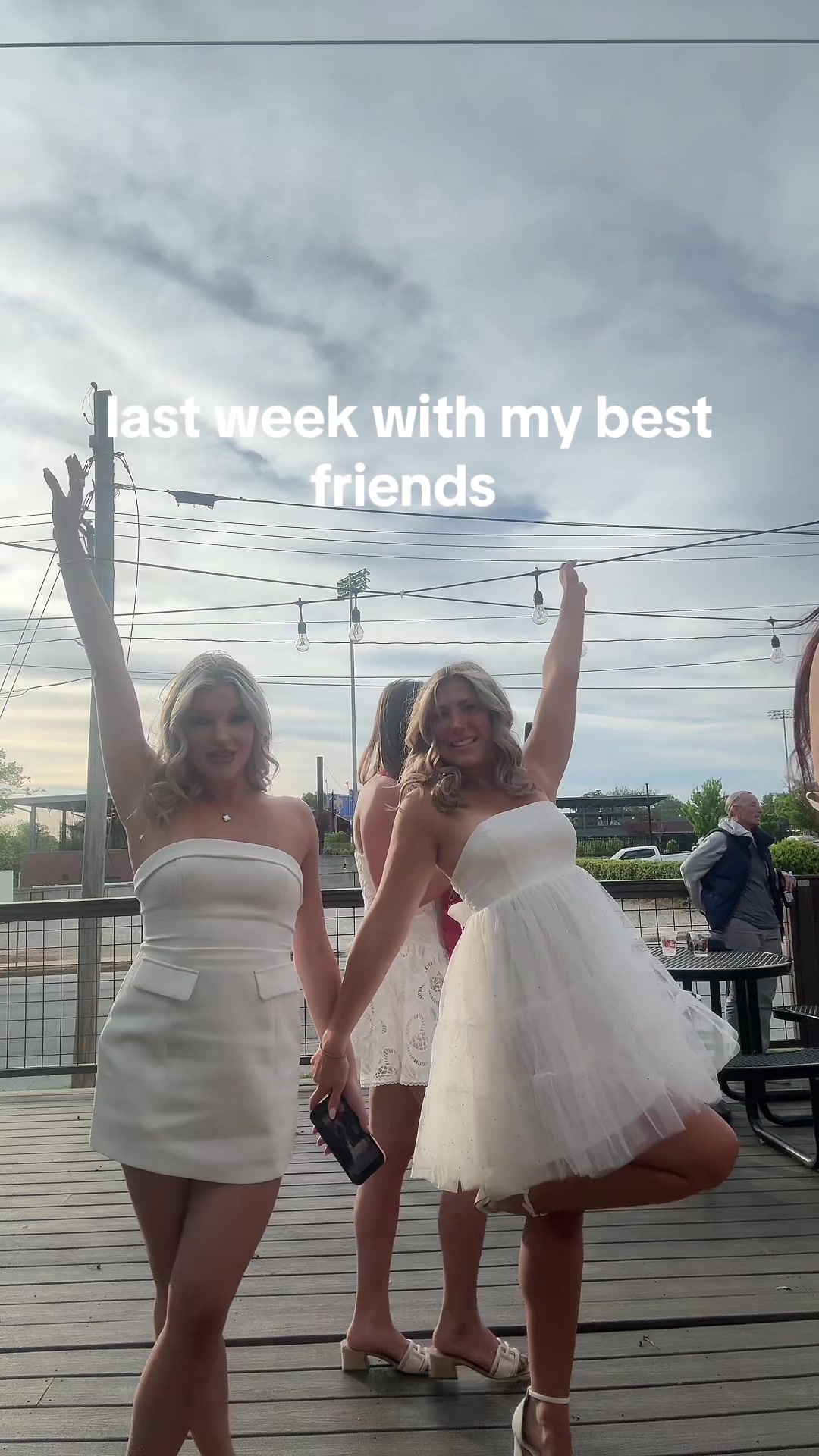 @bella