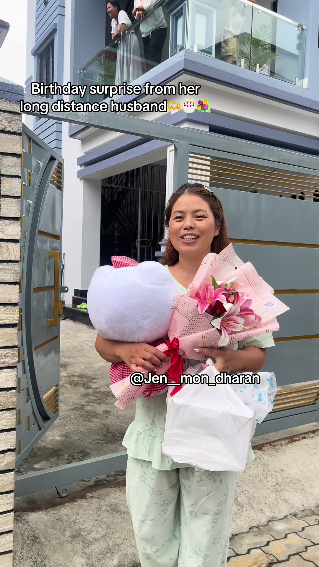 @jen__mon_dharan