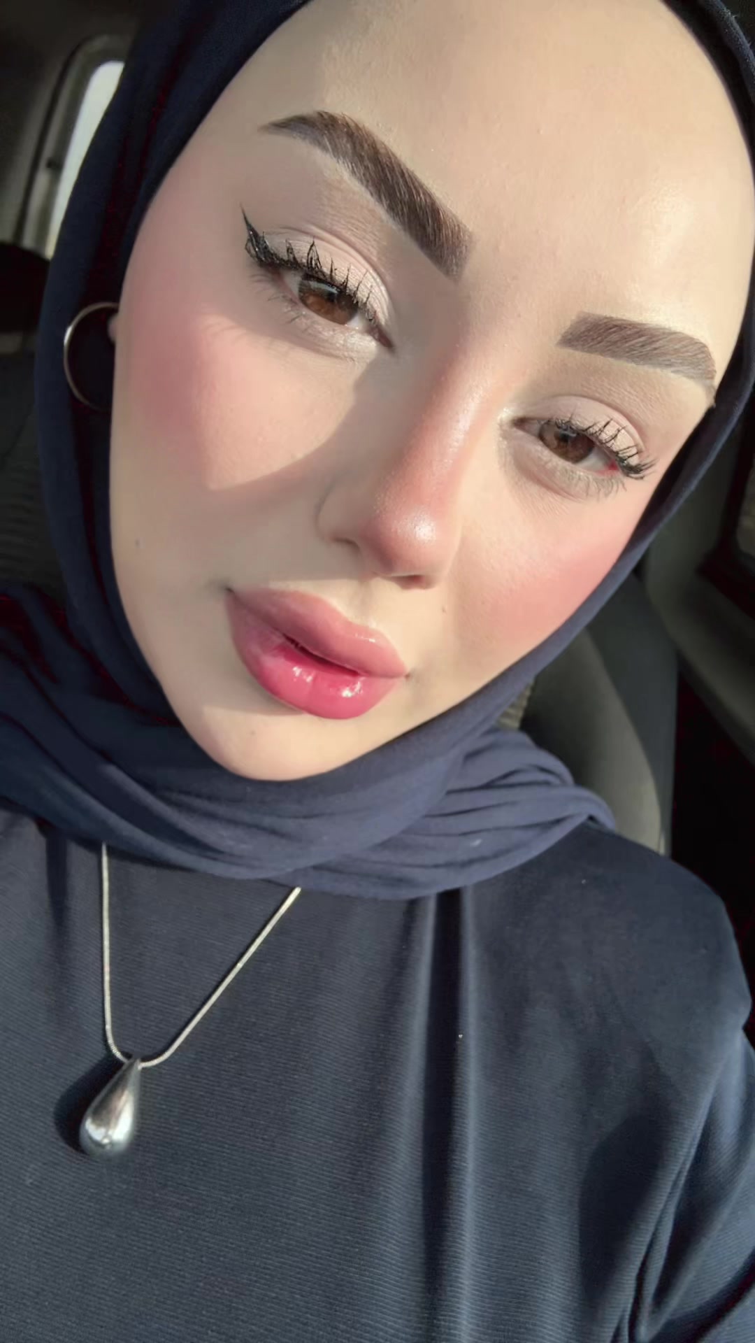 @meneksee__