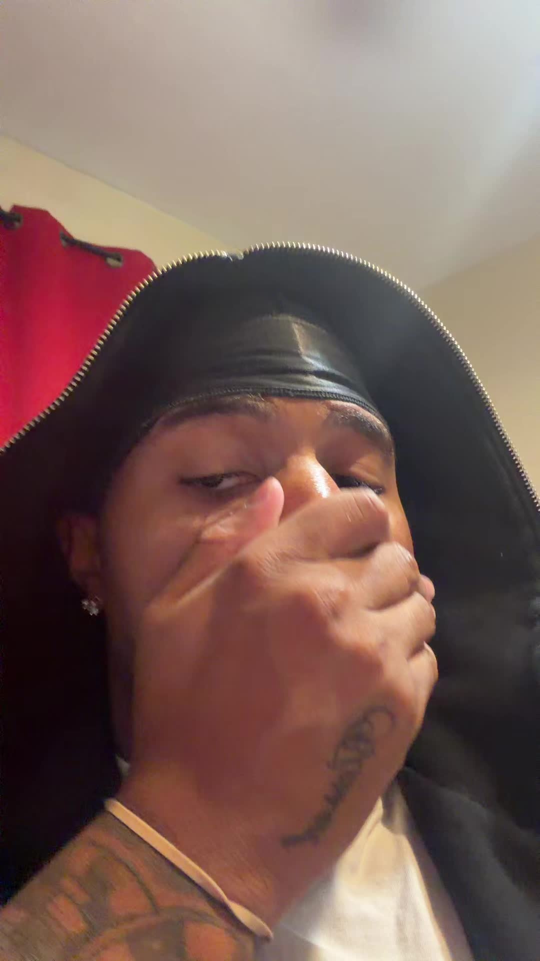 @_deewho