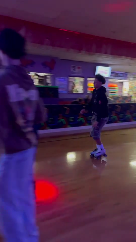 @Eli slides👀