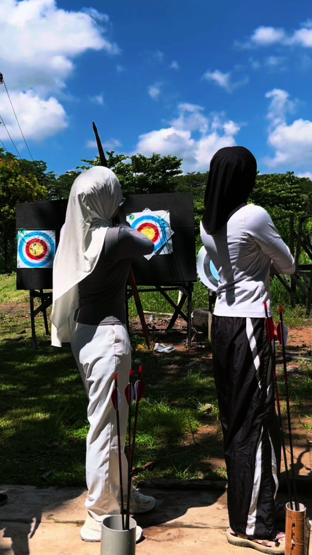@uwi~