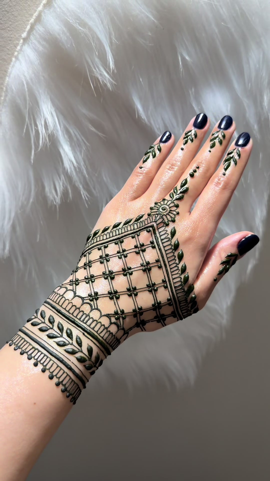 @charmsofmehandi