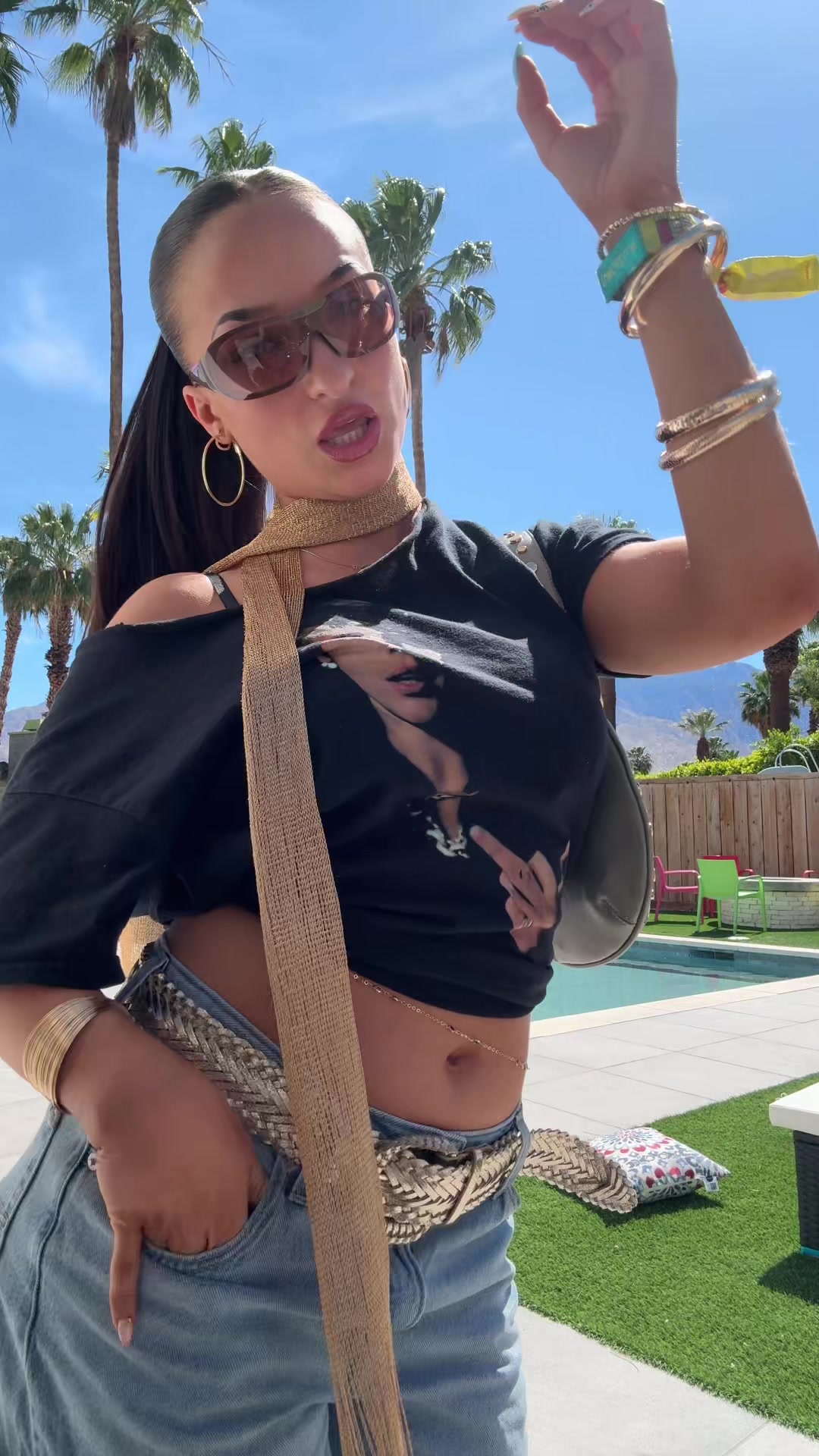 @Ava